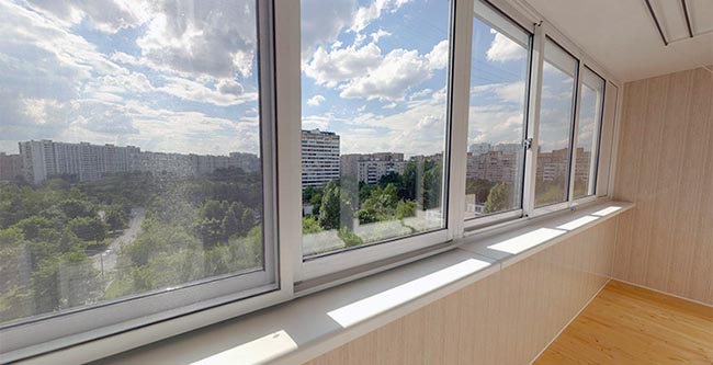 Чем застеклить балкон: ПВХ или алюминием Ивантеевка