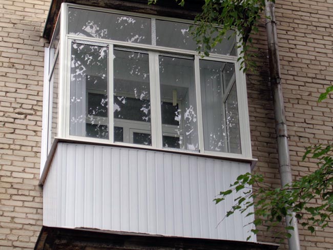 Холодное остекление балкона в хрущевке Ивантеевка