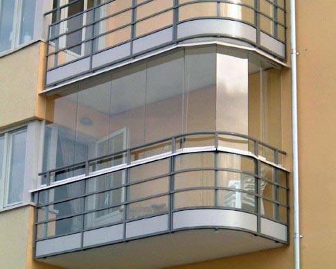 Сплошное безрамное остекление балкона без рам Ивантеевка